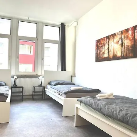 7 Betten Zentrale Lage Bahn Messe Ганновер